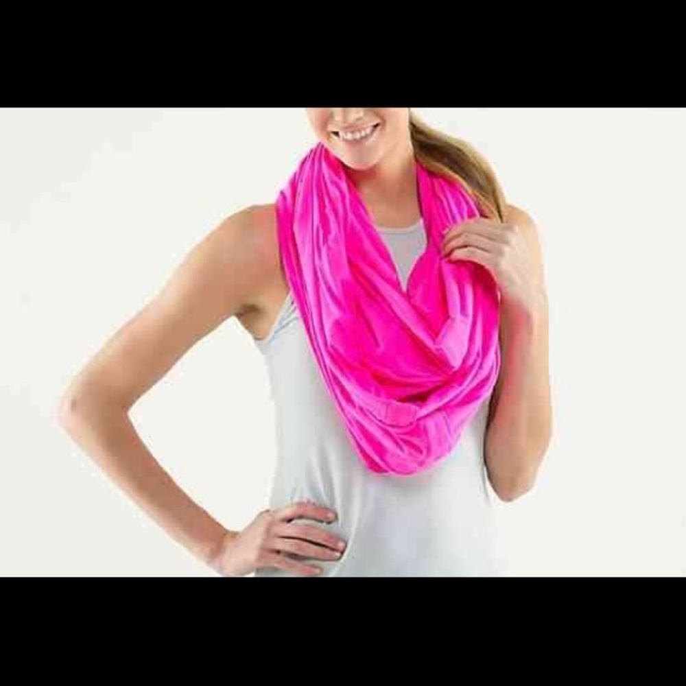 Lululemon scarf in Raspberry Glow